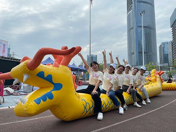华体平台环保：公司巾帼英雄奋战街道组织的趣味运动会