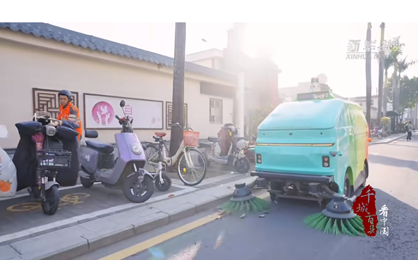 华体平台环保：深圳人工智能环卫设备引领未来城市清洁革命