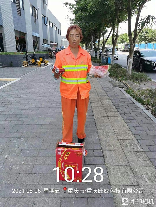 华体平台环保重庆分公司给员工送清凉发放慰问物资5