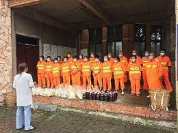 夏日关怀丨华体平台环保重庆分公司向员工发放降温及慰问物品