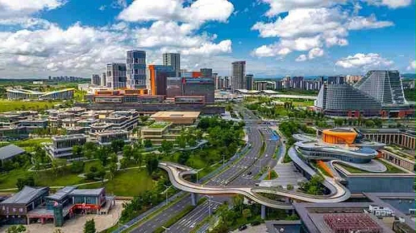华体平台环保：成都市首个多元化场景的无人环卫清扫示范项目投用