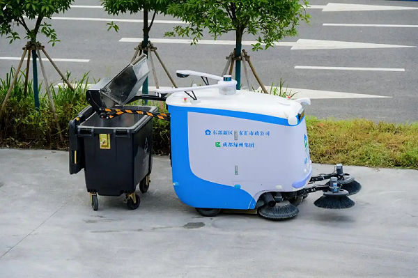 华体平台环保：成都市首个多元化场景的无人环卫清扫示范项目投用