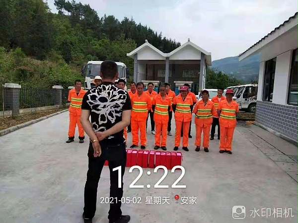 3华体平台环保-五一商家爱心慰问活动