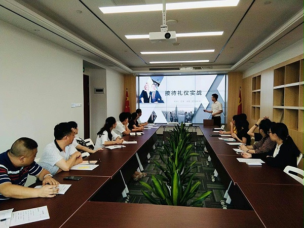 华体平台环保-接待礼仪培训学习