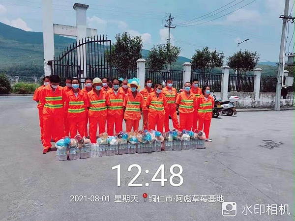 华体平台环保思南分公司向员工发放降温慰问品3