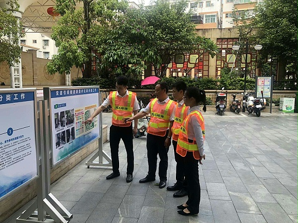 党员先锋现场学习垃圾分类-华体平台环保1