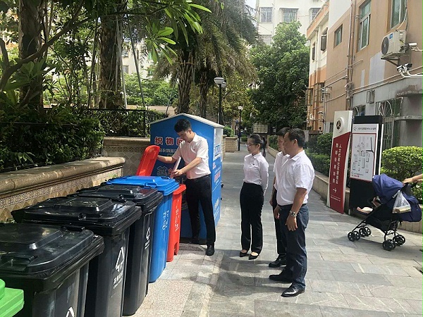 党员先锋现场学习垃圾分类-华体平台环保3