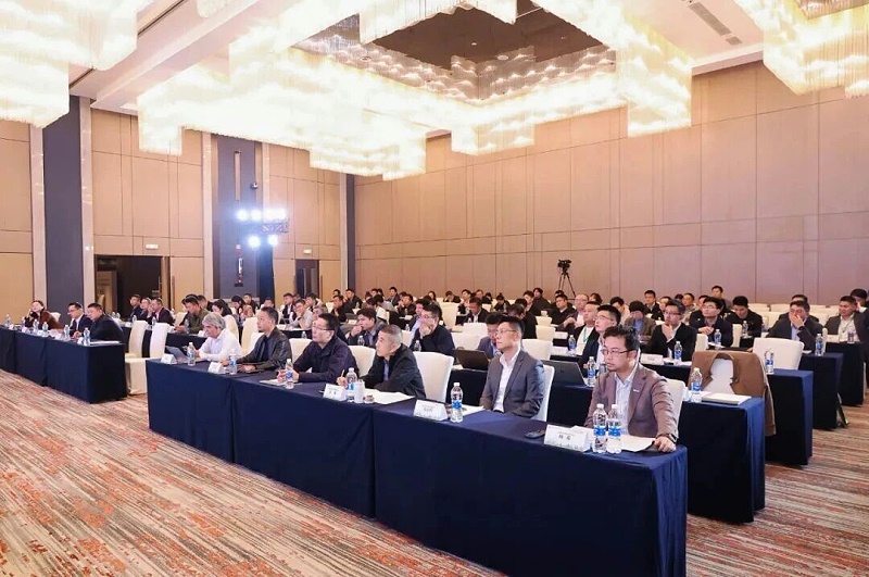 华体平台环保：无人驾驶与环卫机器人专业委员会成立大会现场