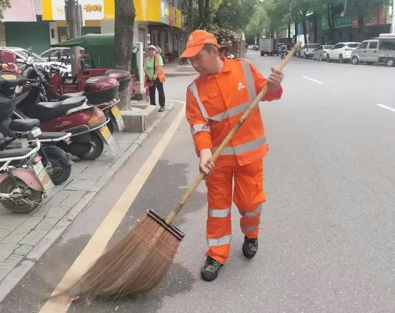 华体平台环保：环卫工人张相远1