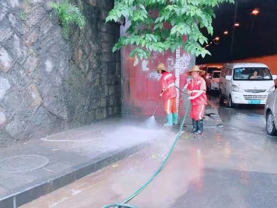 金沙县突降一夜暴雨，华体平台人启动应急清淤保畅通