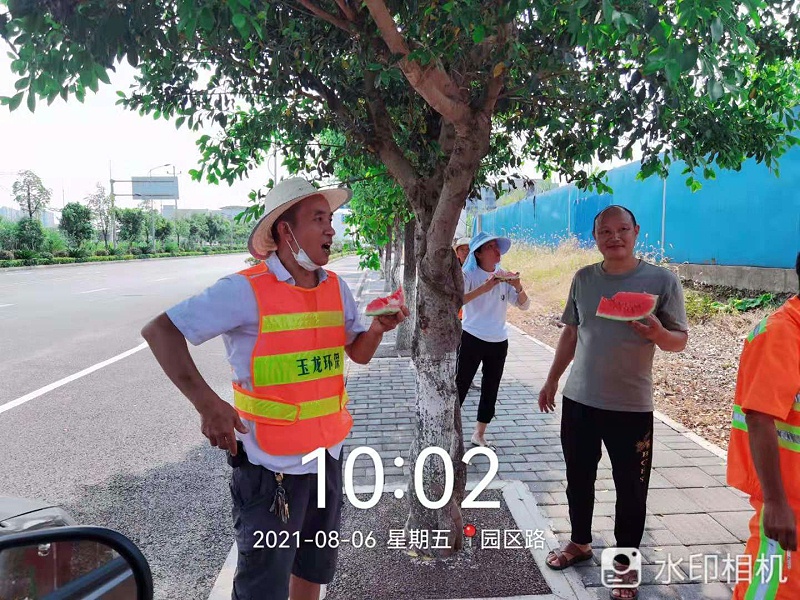 华体平台环保重庆分公司给员工送清凉发放慰问物资4