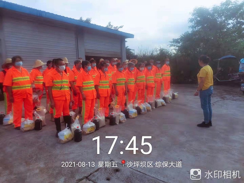 华体平台环保重庆分公司给员工送清凉发放慰问物资3