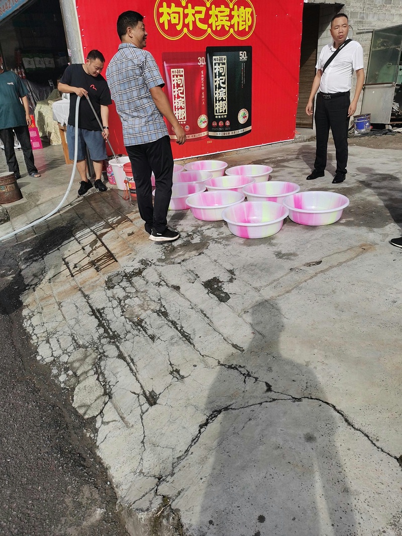 华体平台环保金沙分公司”送水“解渴“润”民心