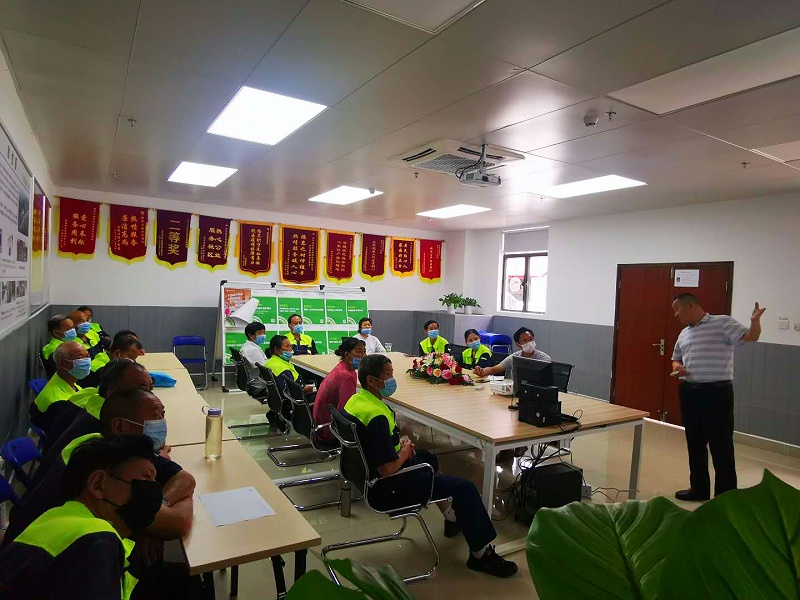 高温与台汛期的安全培训-华体平台环保2