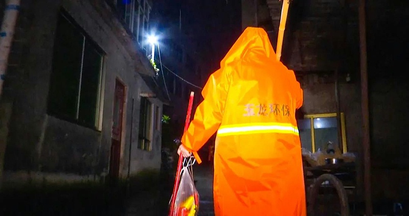 华体平台环保员工：杨静