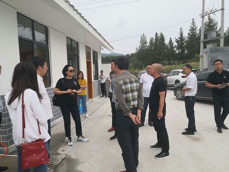 1华体平台环保-考察组听取情况汇报